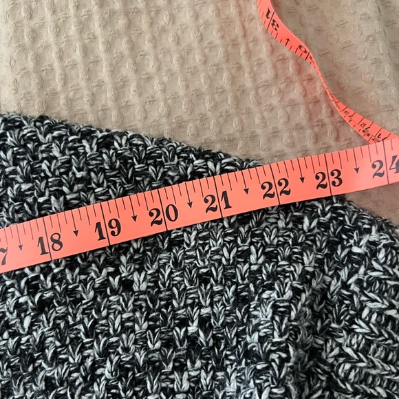 TIMING | Heather Grey Chunky Knit Cozy Cardigan With Pockets - Picture 5 of 8